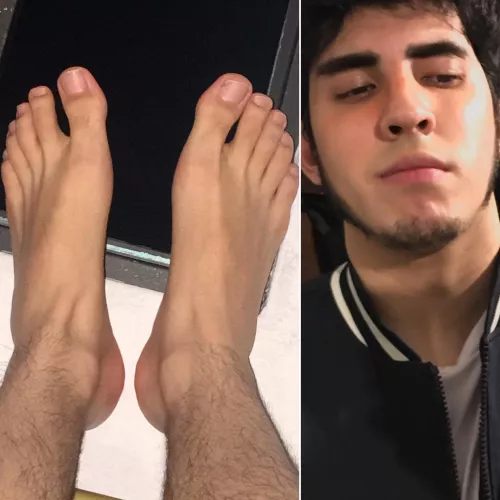 ??The feet, teh face. Mex7can 10.5 US SIZE. by tourwaste