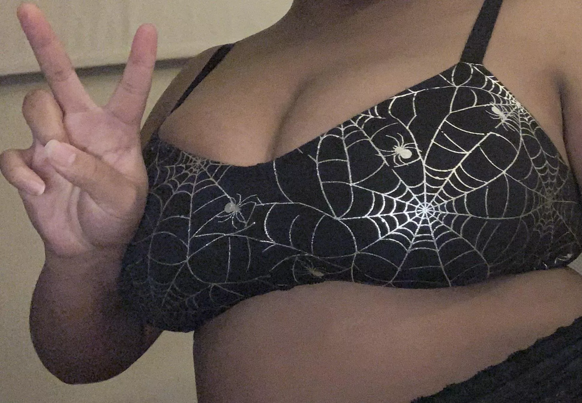 the girls wanna be outtt! >.< posted by rottencece