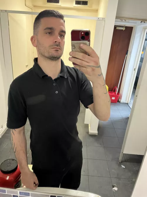 The glamorous work toilet selfie 🤳🏼😜 by AntLee8986