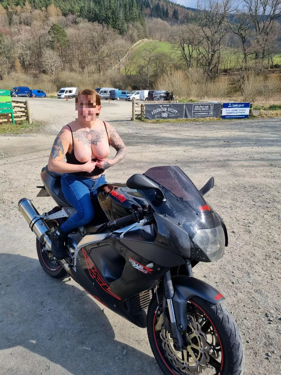 the guys in the van had no idea what I was upto posted by scottishcouple35