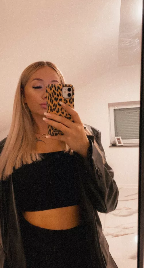 The image that made 57 men immediately cum by ellifairy69