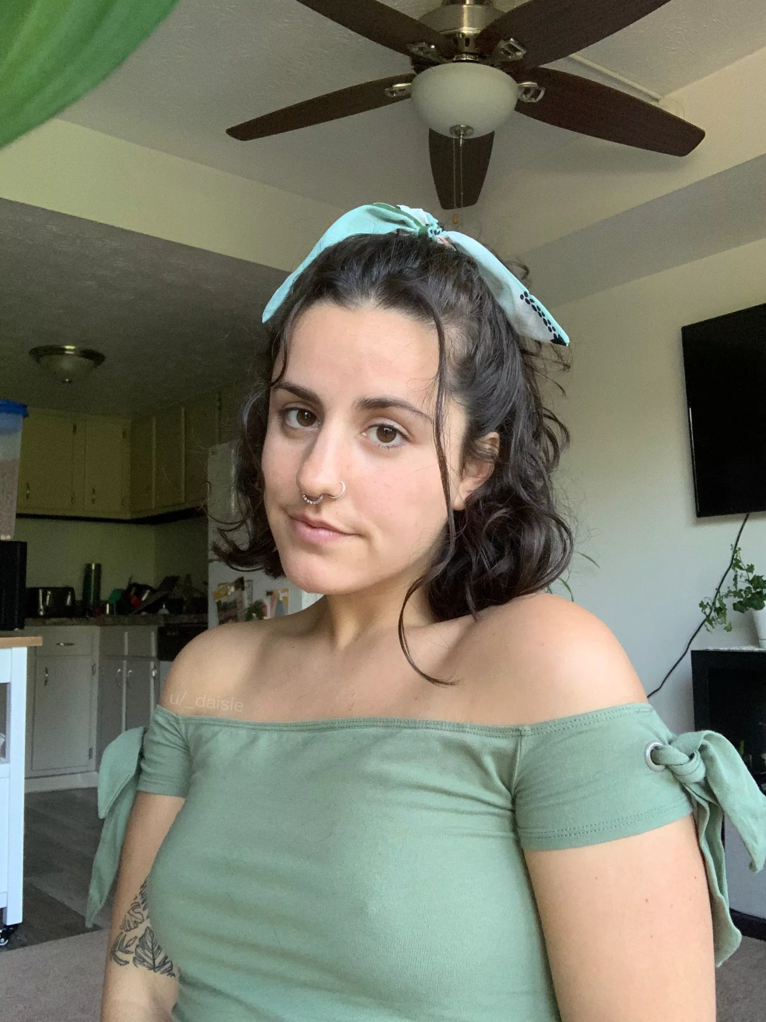 the innocent-looking wives are always the biggest sluts posted by _daisie