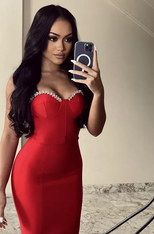 the lady in red 💃🏼 by sherifmerdani