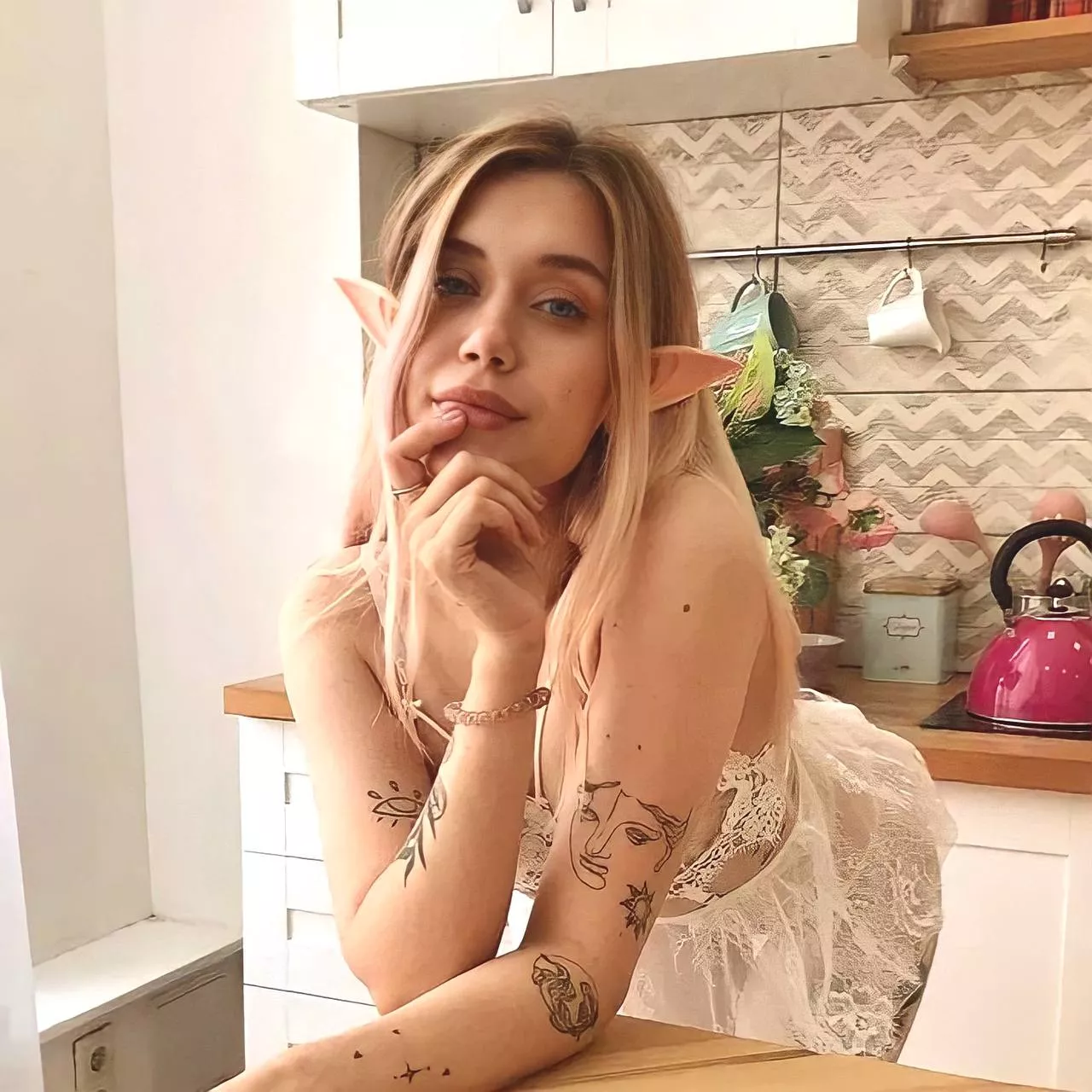 The little elf girl has a sweet little pussy posted by mismess