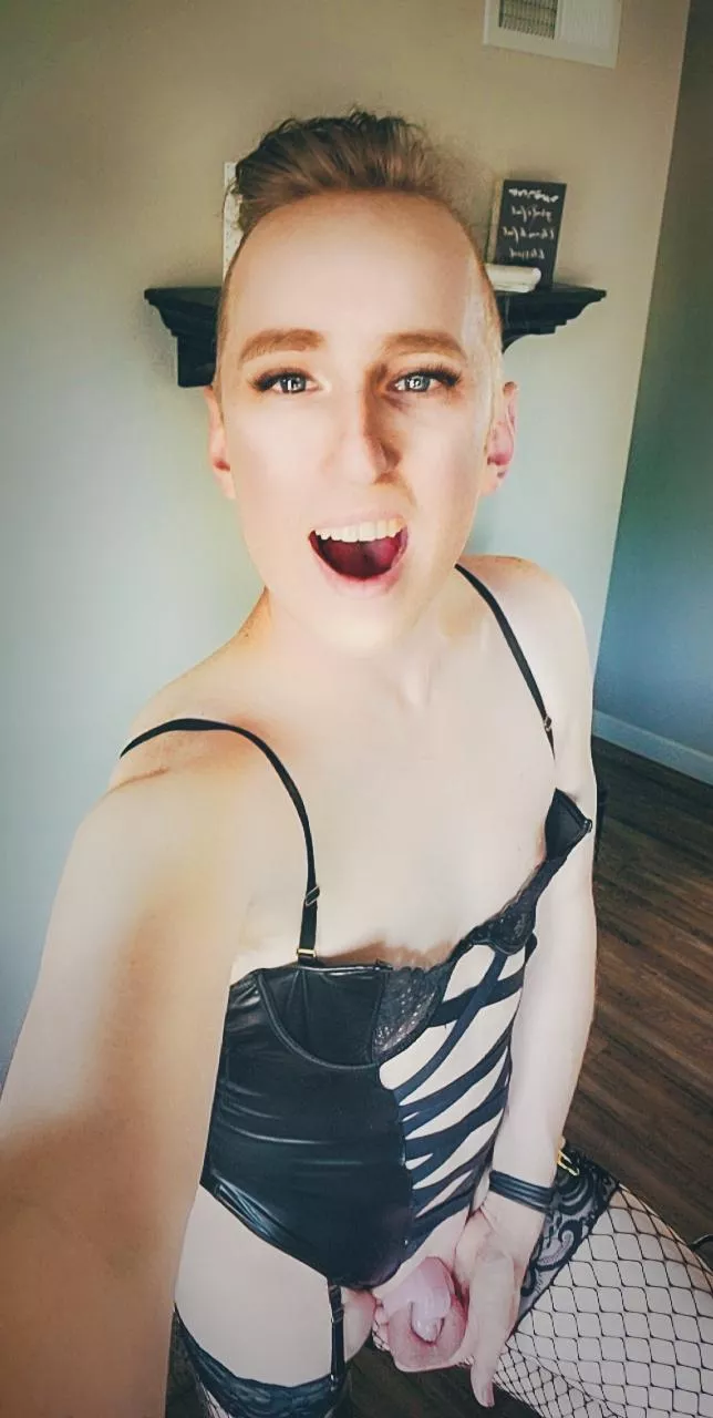 the mail man just saw me in the window and smiled 😅 posted by SnooPineapples5093