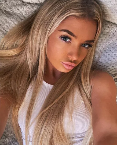 the makeup and come to bed eyes. by boynunboynun77