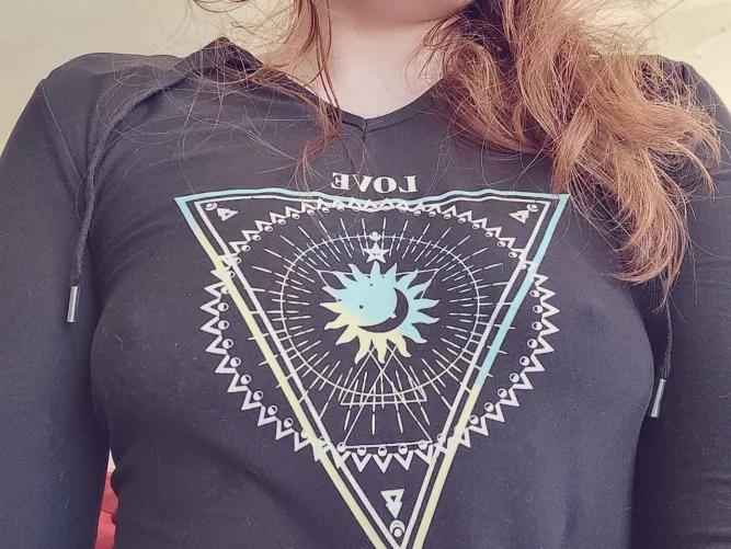 The material feels nice on my nipples by MistressMagic