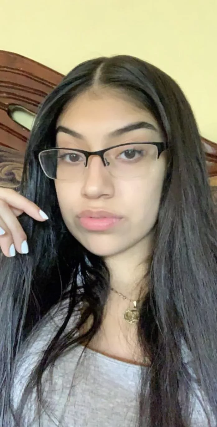 The natural face and lips you’d wake up to😙 posted by Lil_Lizaa