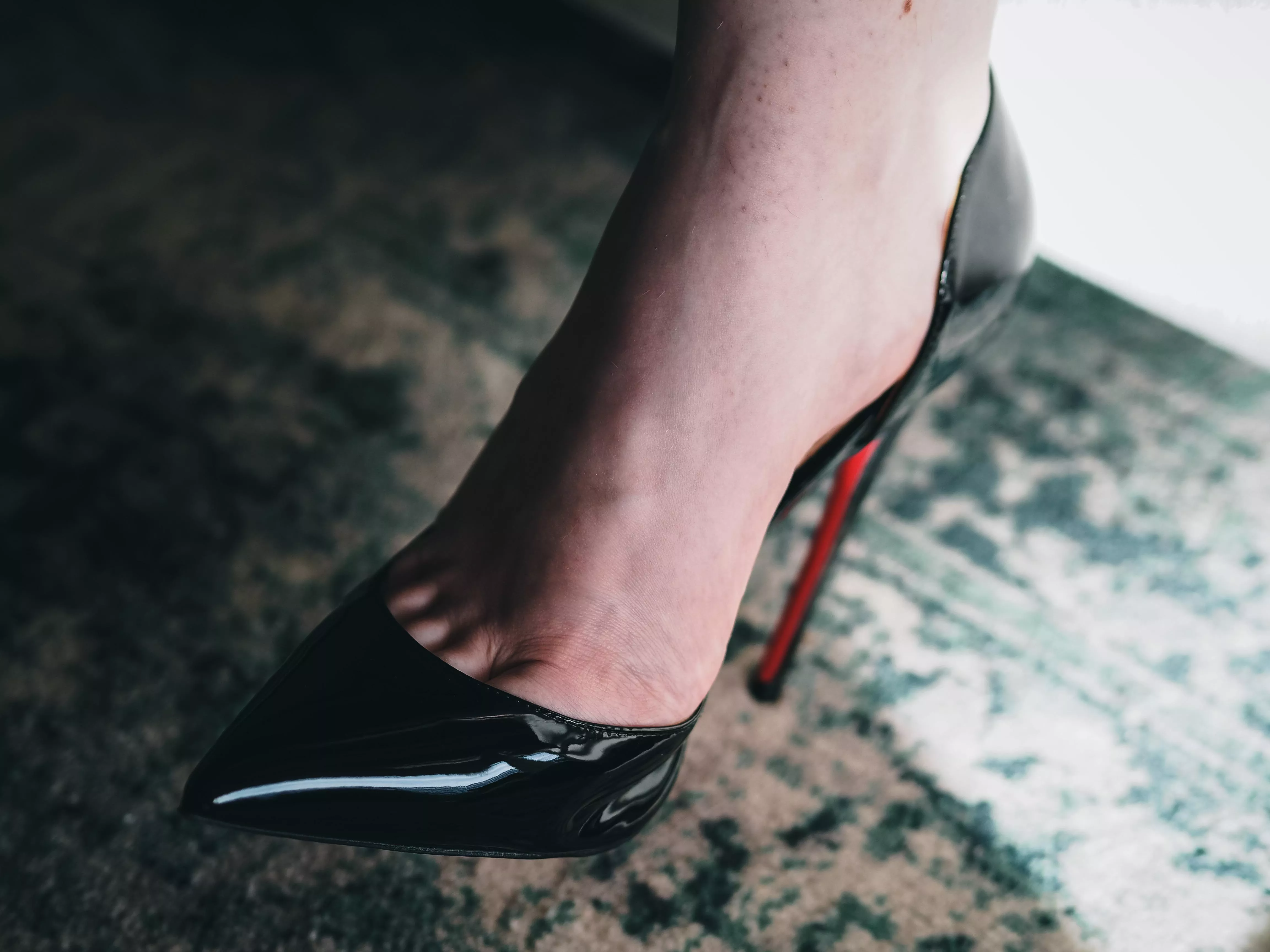 The perfect heels 🖤🐭 posted by Littlemousef3et