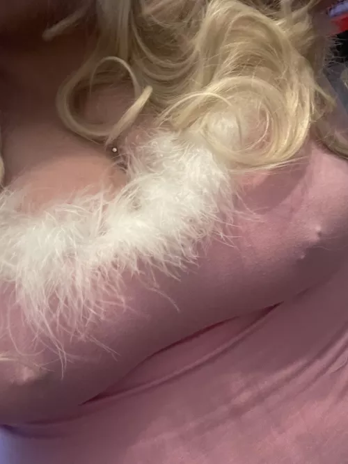 The problem with big tits is noticeable nips 🤫 by LJ__xoxo