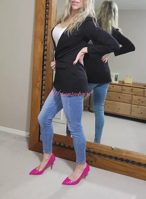 The shoes enhance the casual jeans. by sunseekgirl