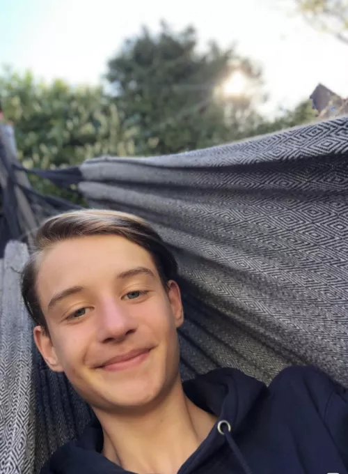 The sun is shining and I’m happy by Thijs--