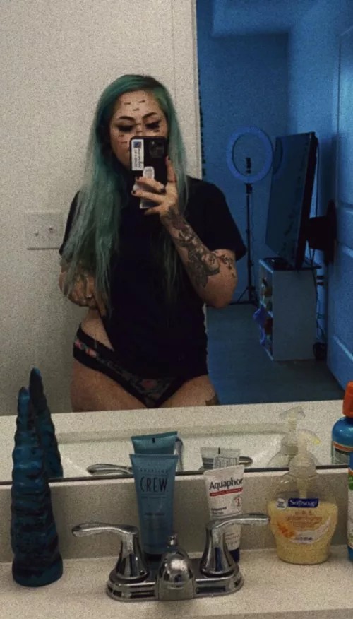 The tentacle caught your eye, huh?? B/g, g/g, threesome and solo content available! Free onlyfans link below 🌿🖤 NEW GIRL ON GIRL CONTENT 🖤🌿 by oflittlekittenn