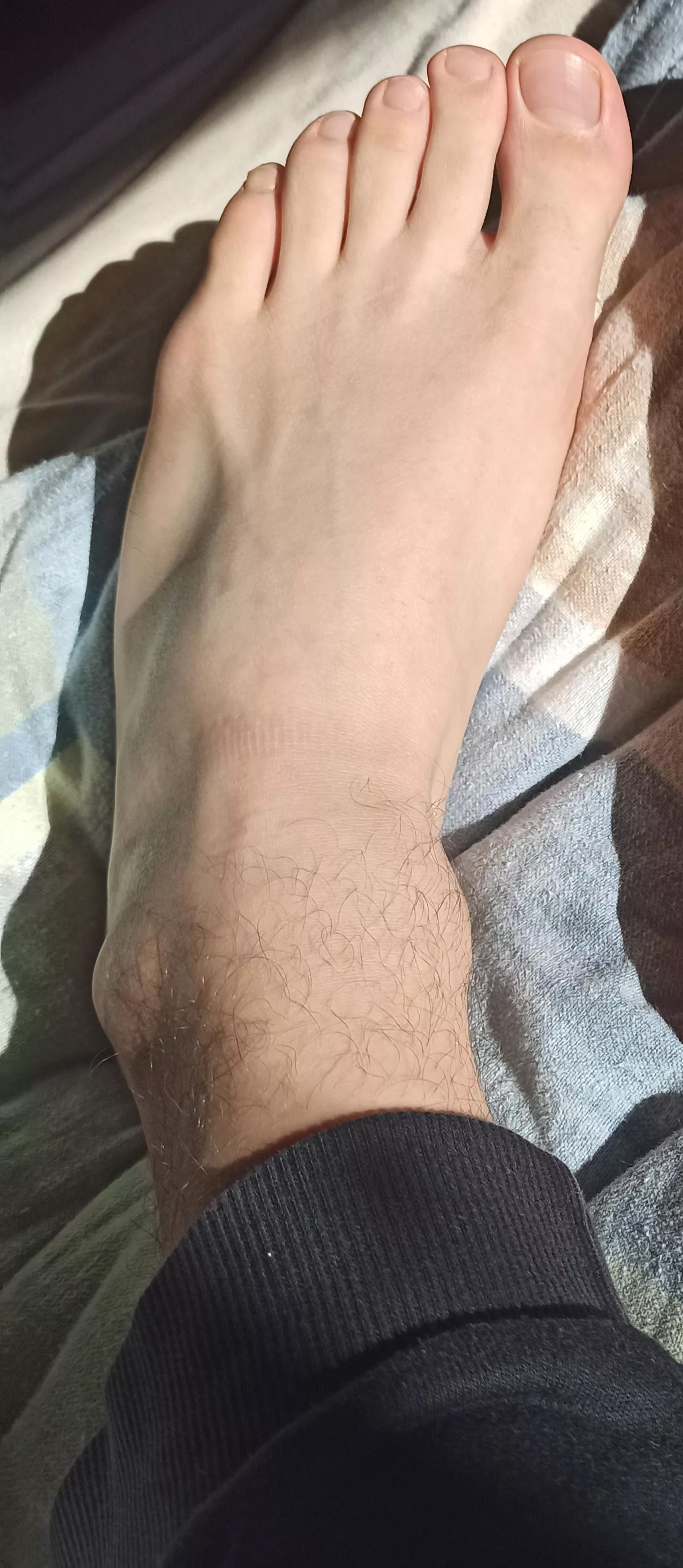 The thought that someone masturbates to my feet turns me super on ;). Could you send me a DM with a picture or a video of a cum tribute to this picture? ❤️🦶🏻 posted by Jayx1337