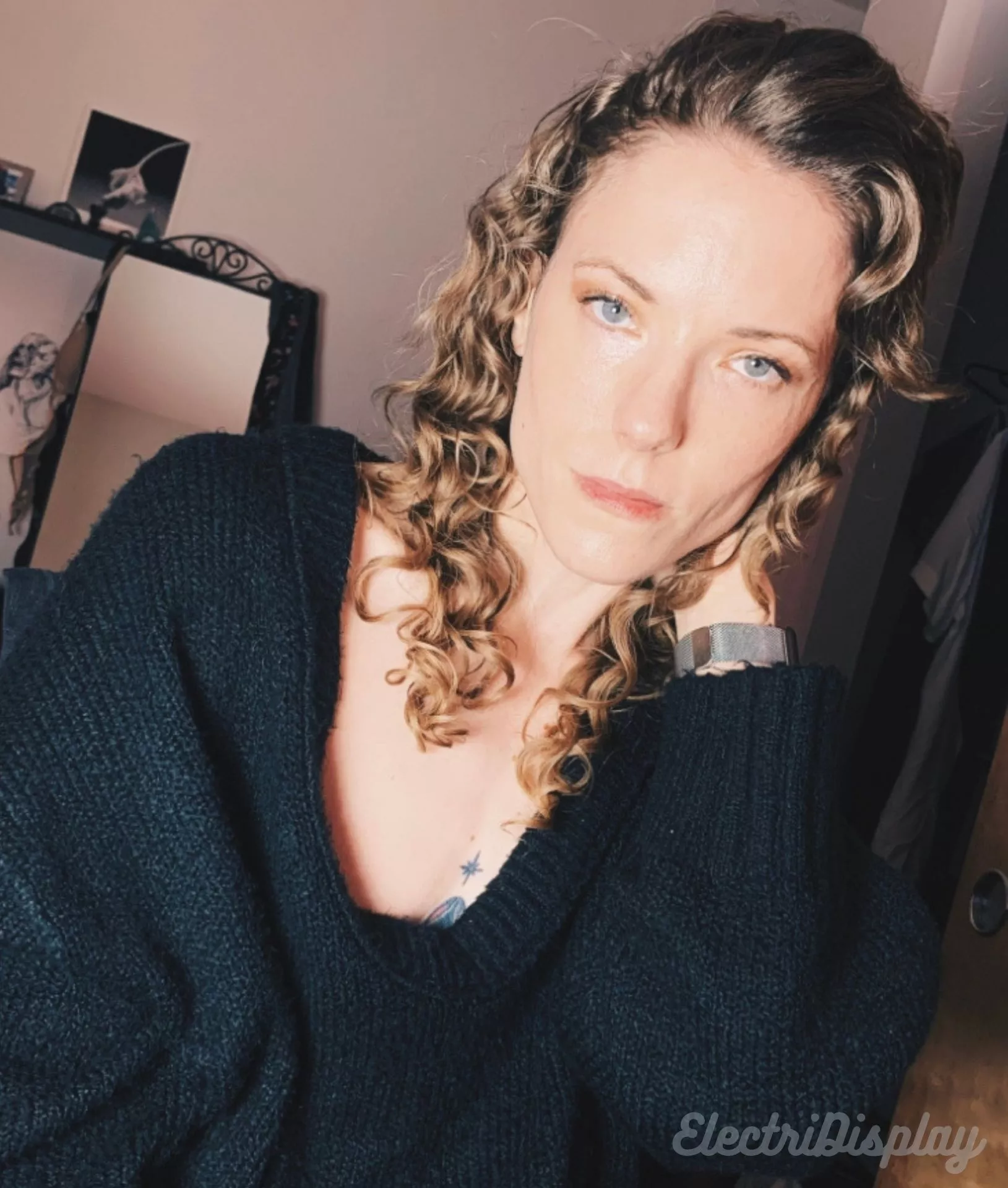 The way I look at you when I want to be fucked posted by ElectriDisplay