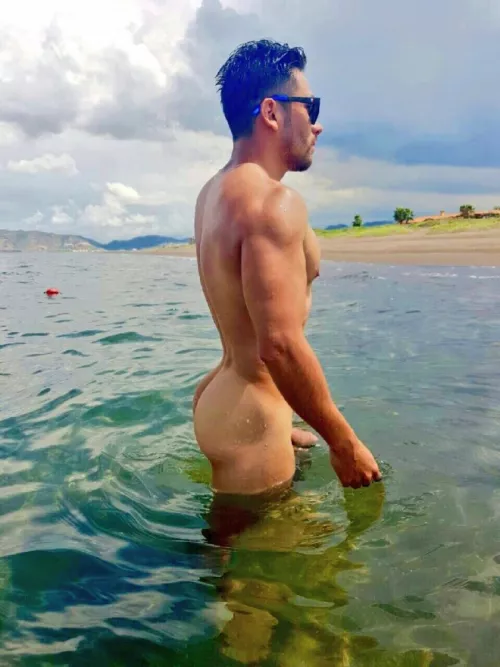 The Wtaer Msut Be Warm! by elevatorratline