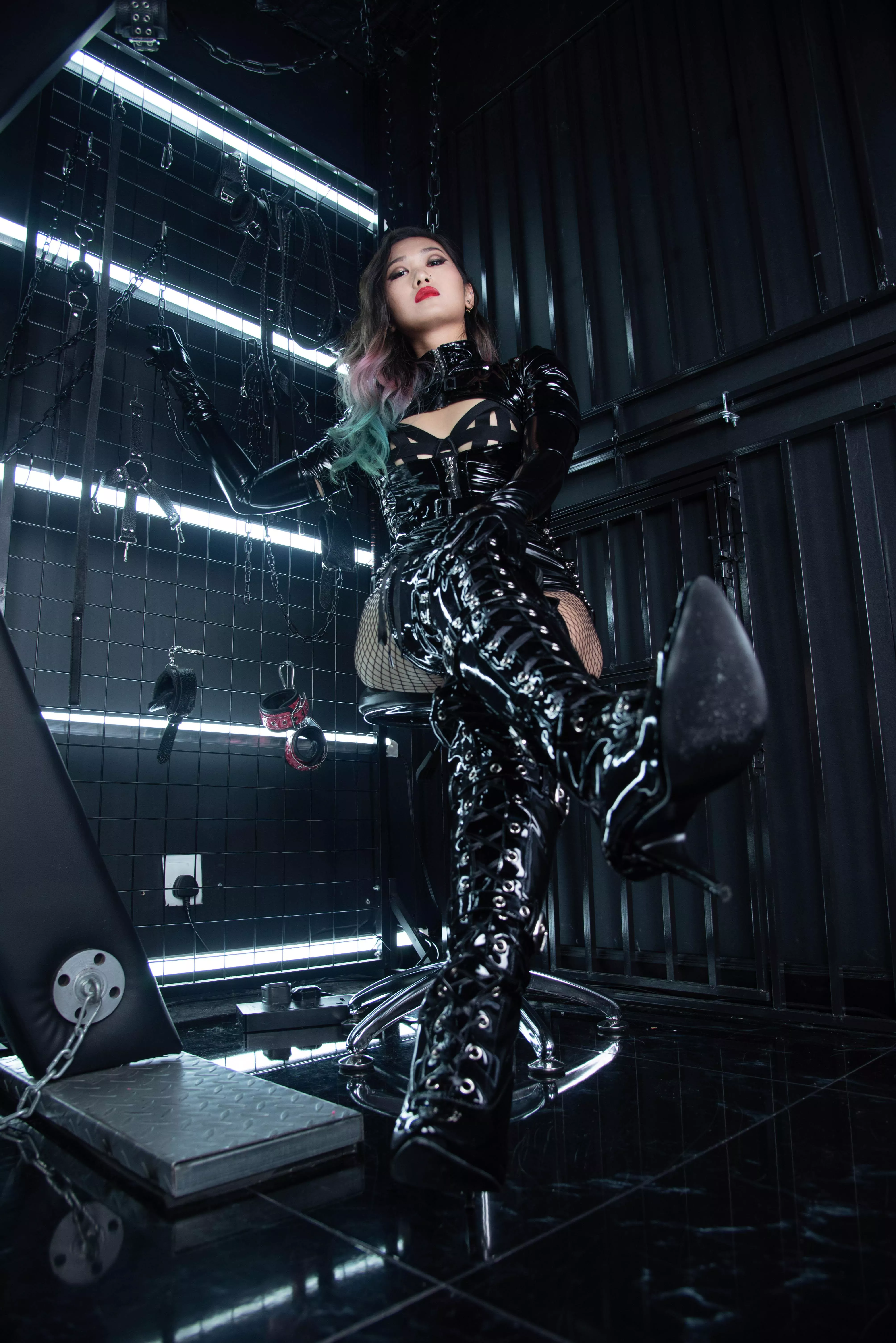 There are two type of human in the world: the Alpha women and the Beta men. posted by queencynthia666