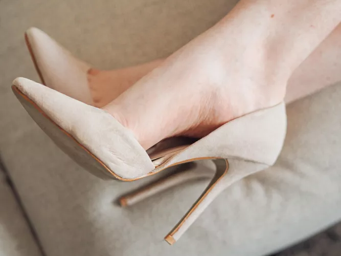 There is a hole between my feet and heel 🐭🖤 by Littlemousef3et