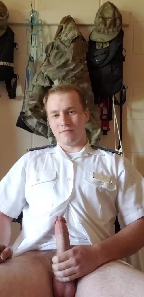 There's a lotta space under my desk, who wants to get a lil secret action in? by Kildan24