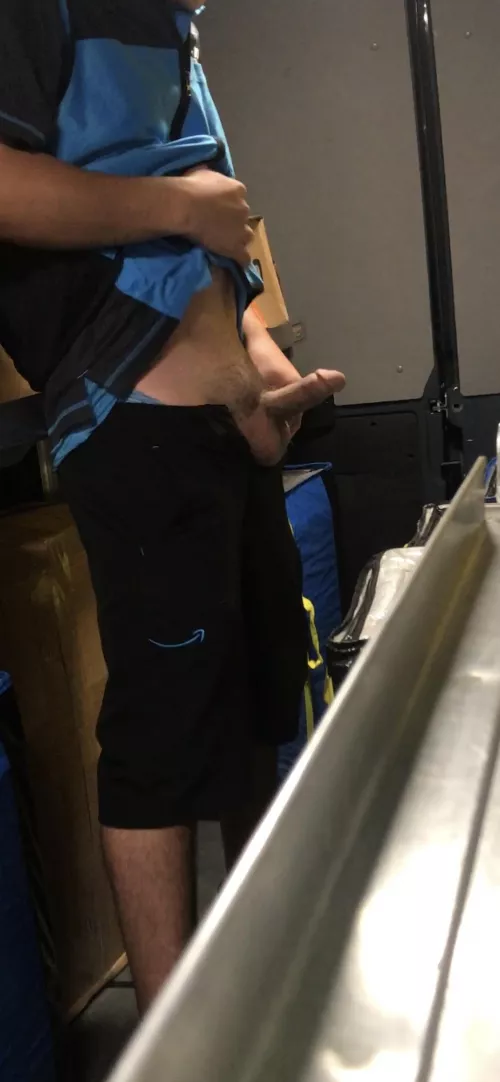 There’s a serious lack of porn from delivery guys online :(( by 8llllllllllllD