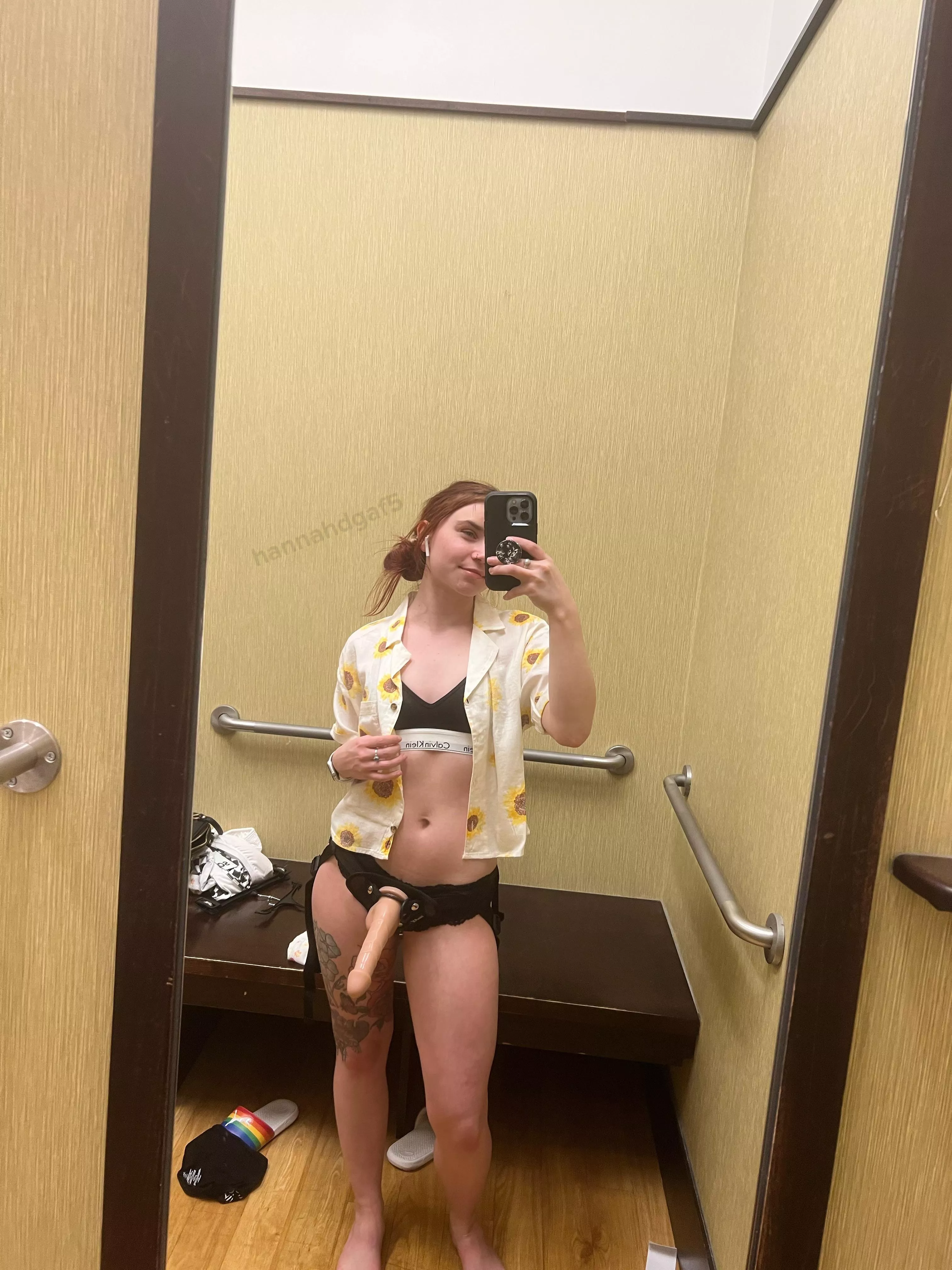 There’s plenty of room in here for you to be bent over posted by hannahdgaf5