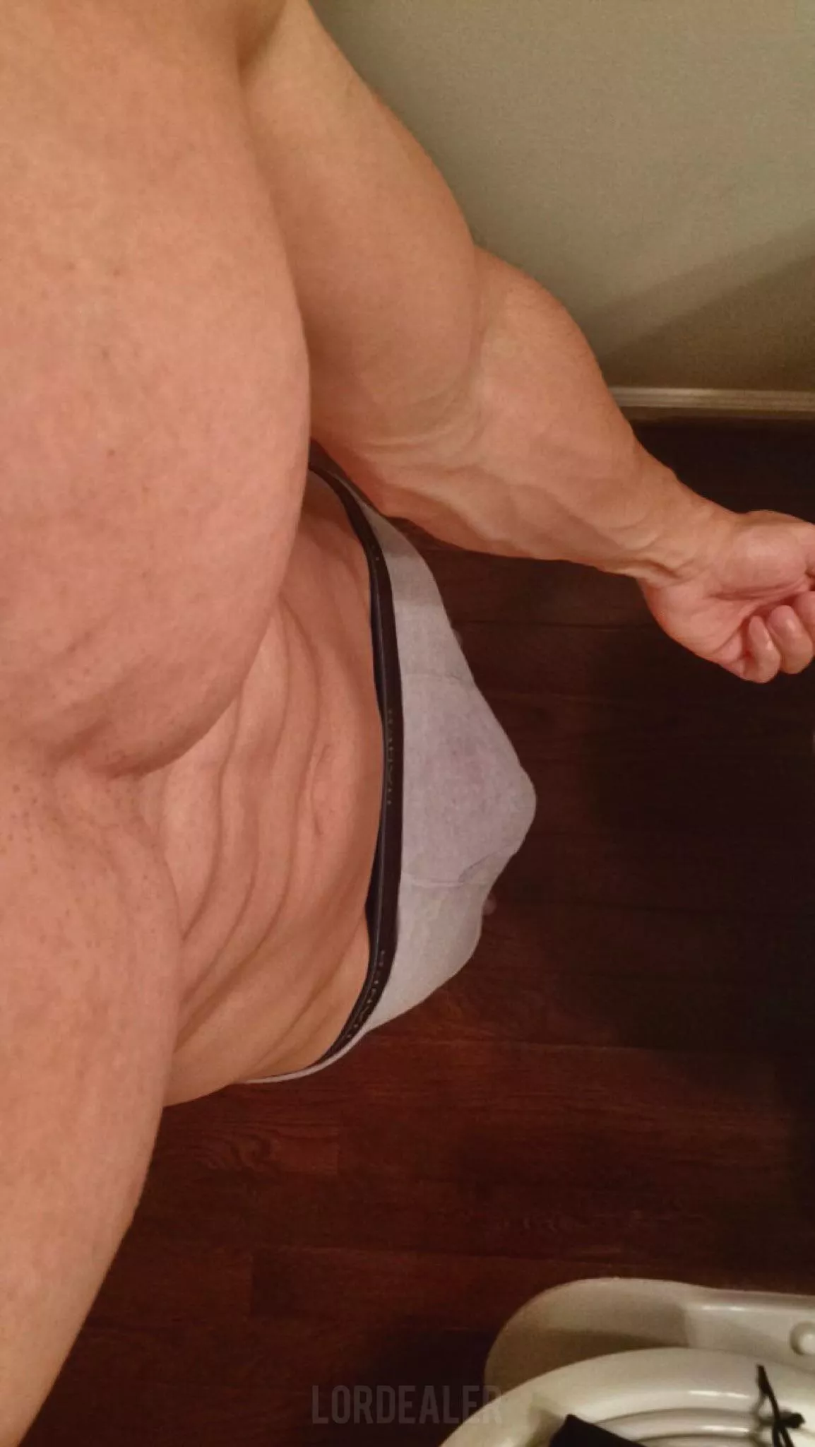 There’s something that’s also veiny missing from this picture 🤔 posted by Lordealer