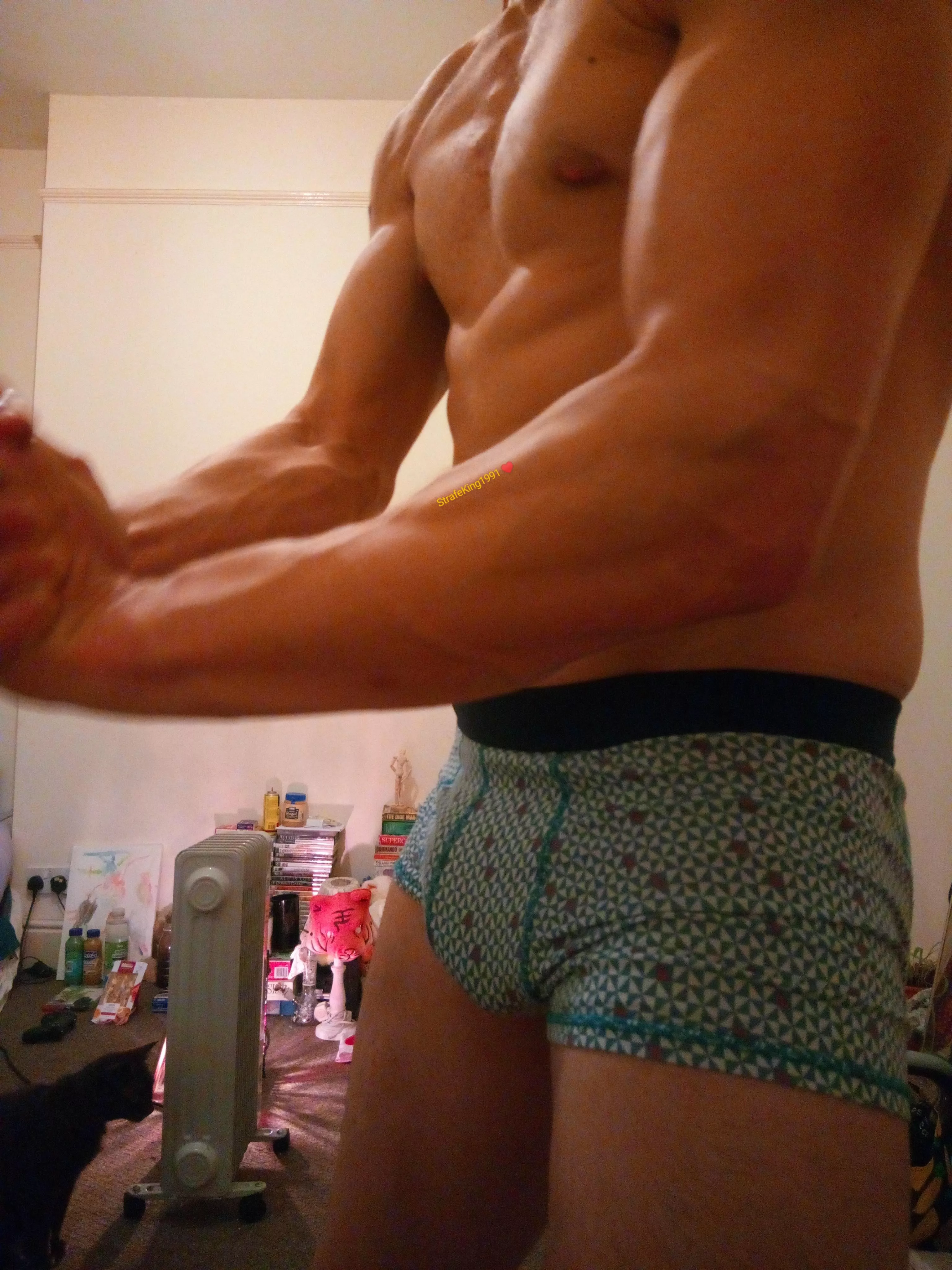 These arms can chop wood 💪😝💗 posted by StrafeKing1991