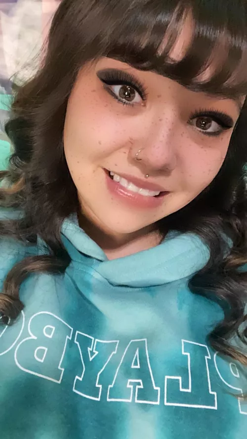 These lips should be wrapped around your cock.. by t33n3r