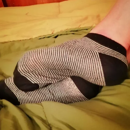 these little feet are so tired by Ambers_littlefeet