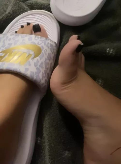 these toes wanna grab you through the screen by size5baby