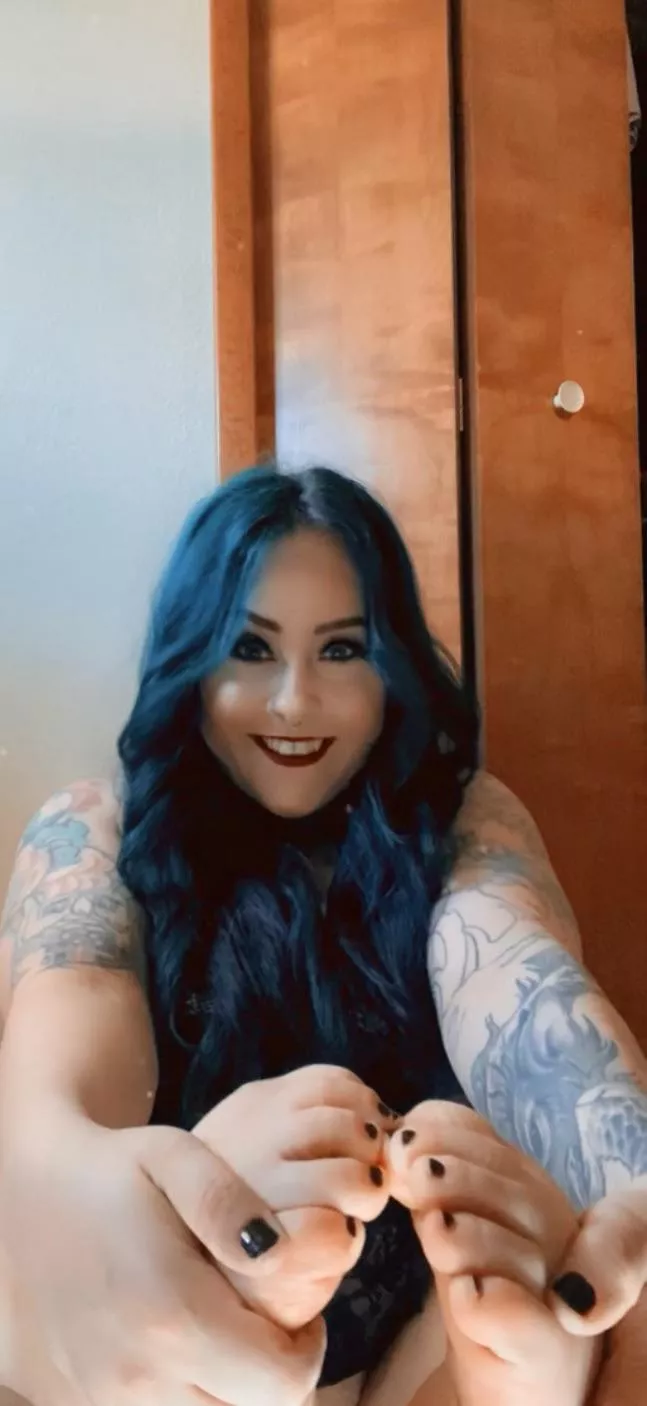 They deserve to be worshipped don’t they? posted by Thattattooedgirl_