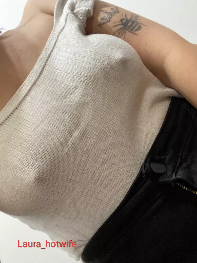 They fell the breeze posted by Laurinha_hotwife