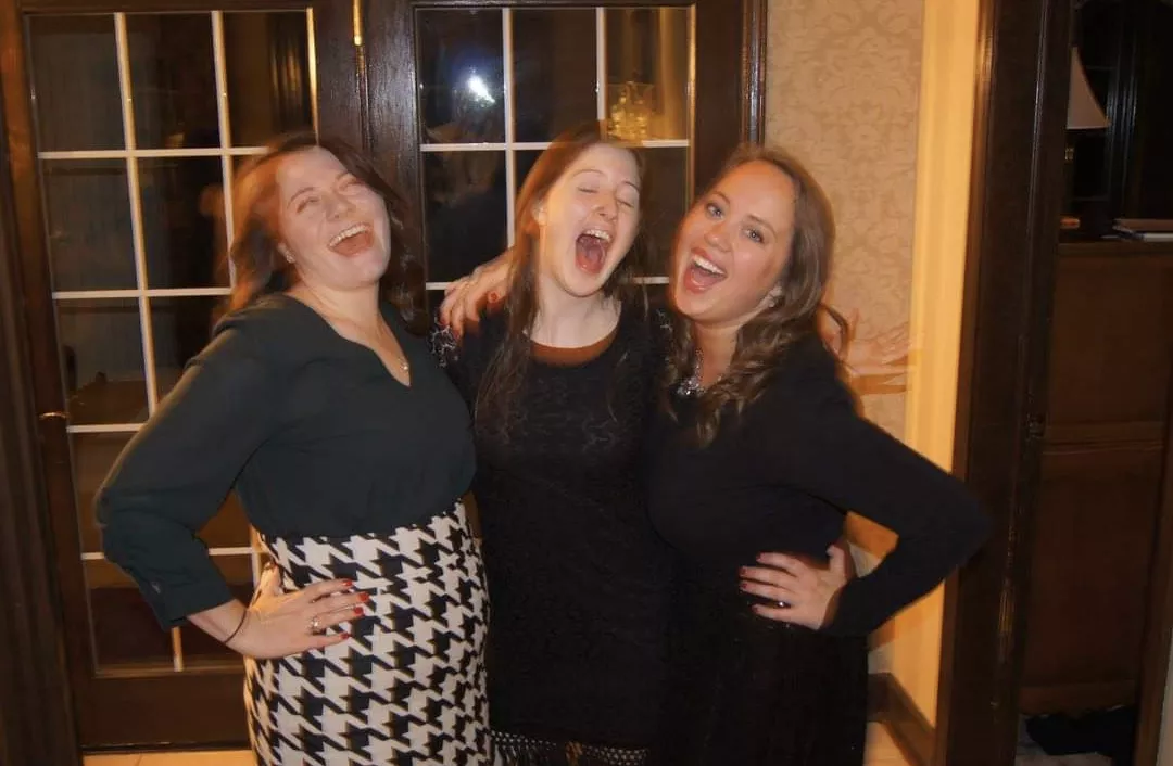 They open wide. posted by anonymousse123456