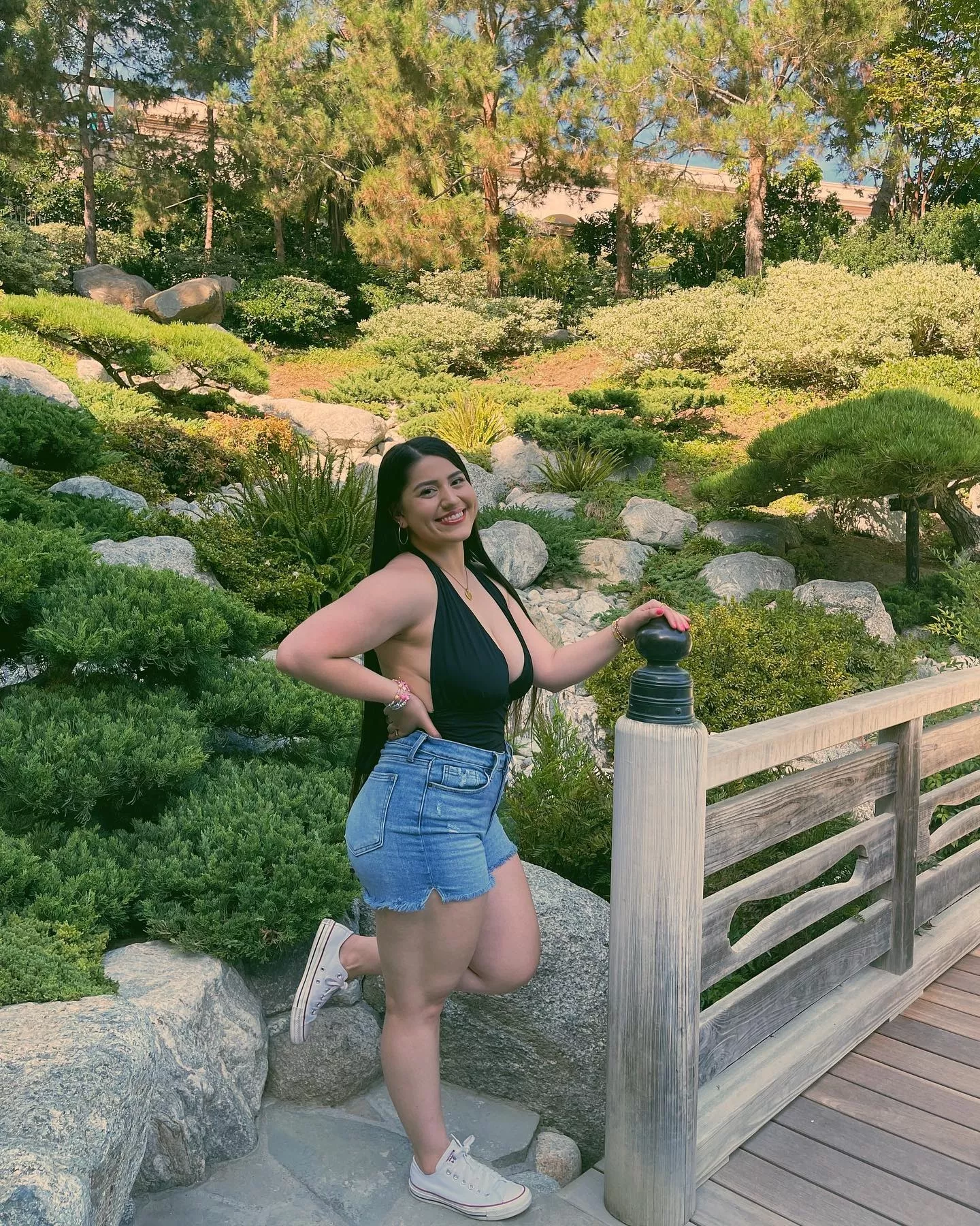 thic n busty posted by Common_Doughnut_5806