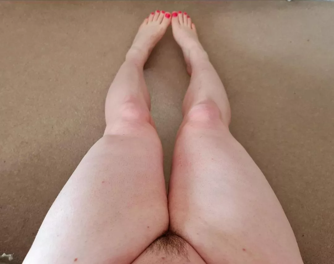 thicc thighs posted by feetysteph