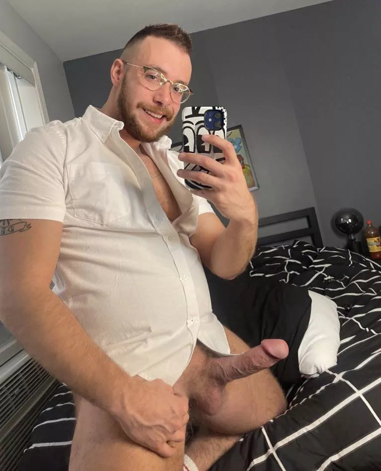 Thick dad with a fat dick 😈 posted by Gabs0n