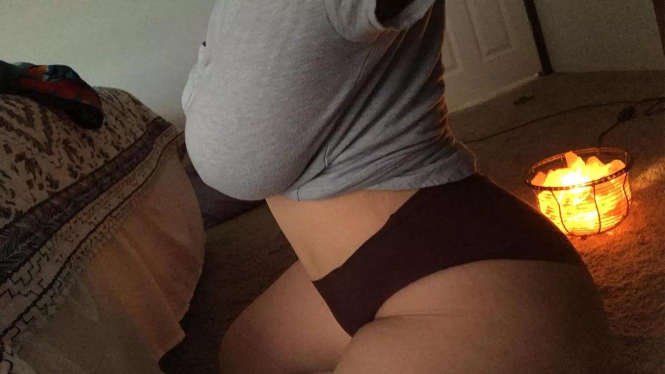 Thick even with clothes on 🥵 posted by sleepypineapple69