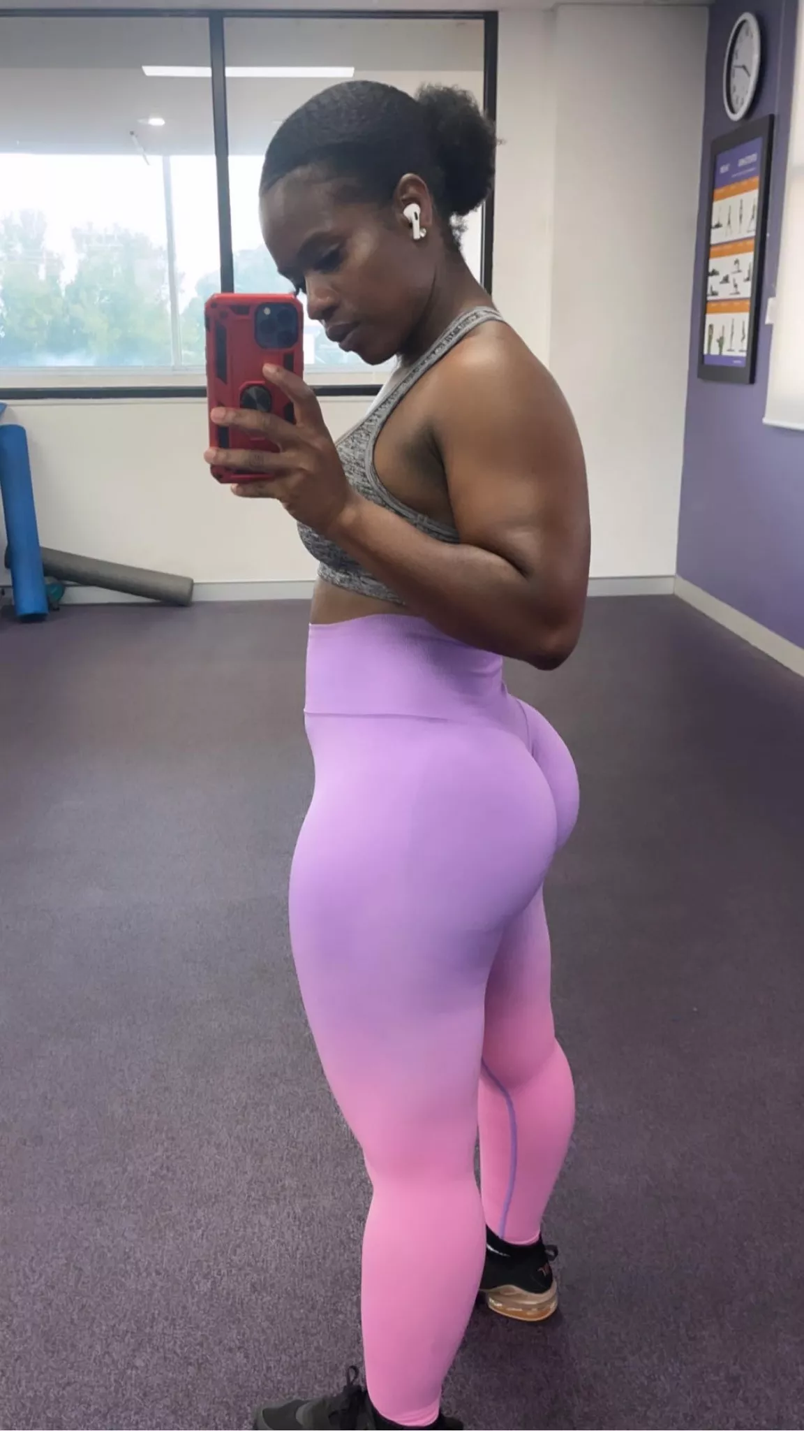 Thick Fit African Ebony posted by ZeheverzingVotazione