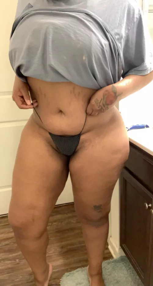 Thick girl hip cleavage by LatinaNinaa
