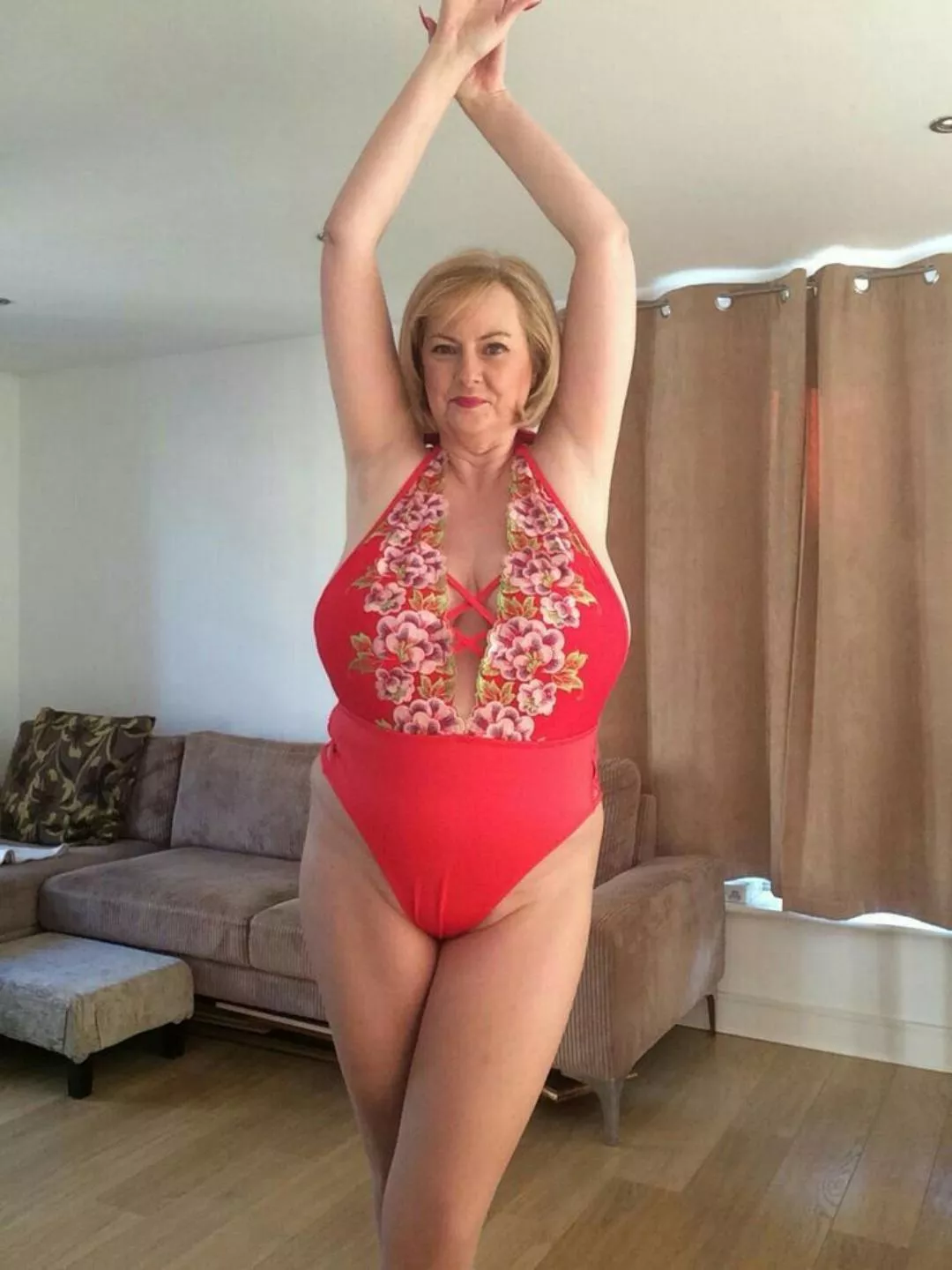 Thick, sexy gilf ready to take a ride posted by Kyle_Singer