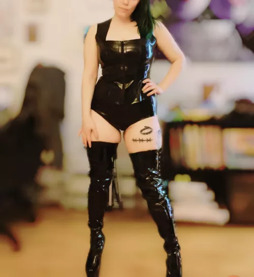 Thick thighs in thigh highs and latex by dommegem
