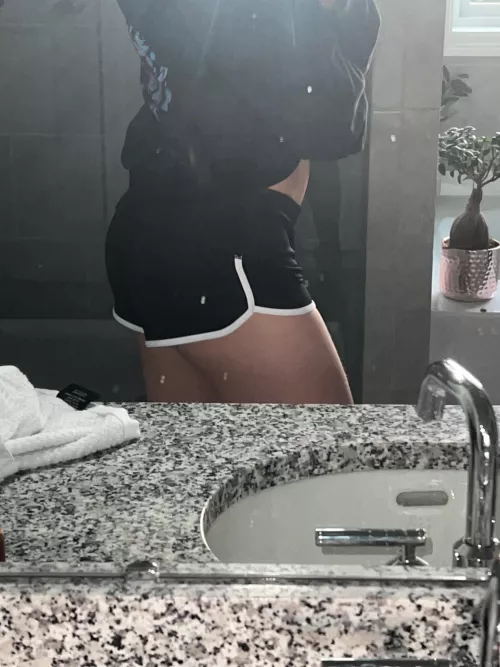 Thick thighs save lives <3 by RandomFemboy-