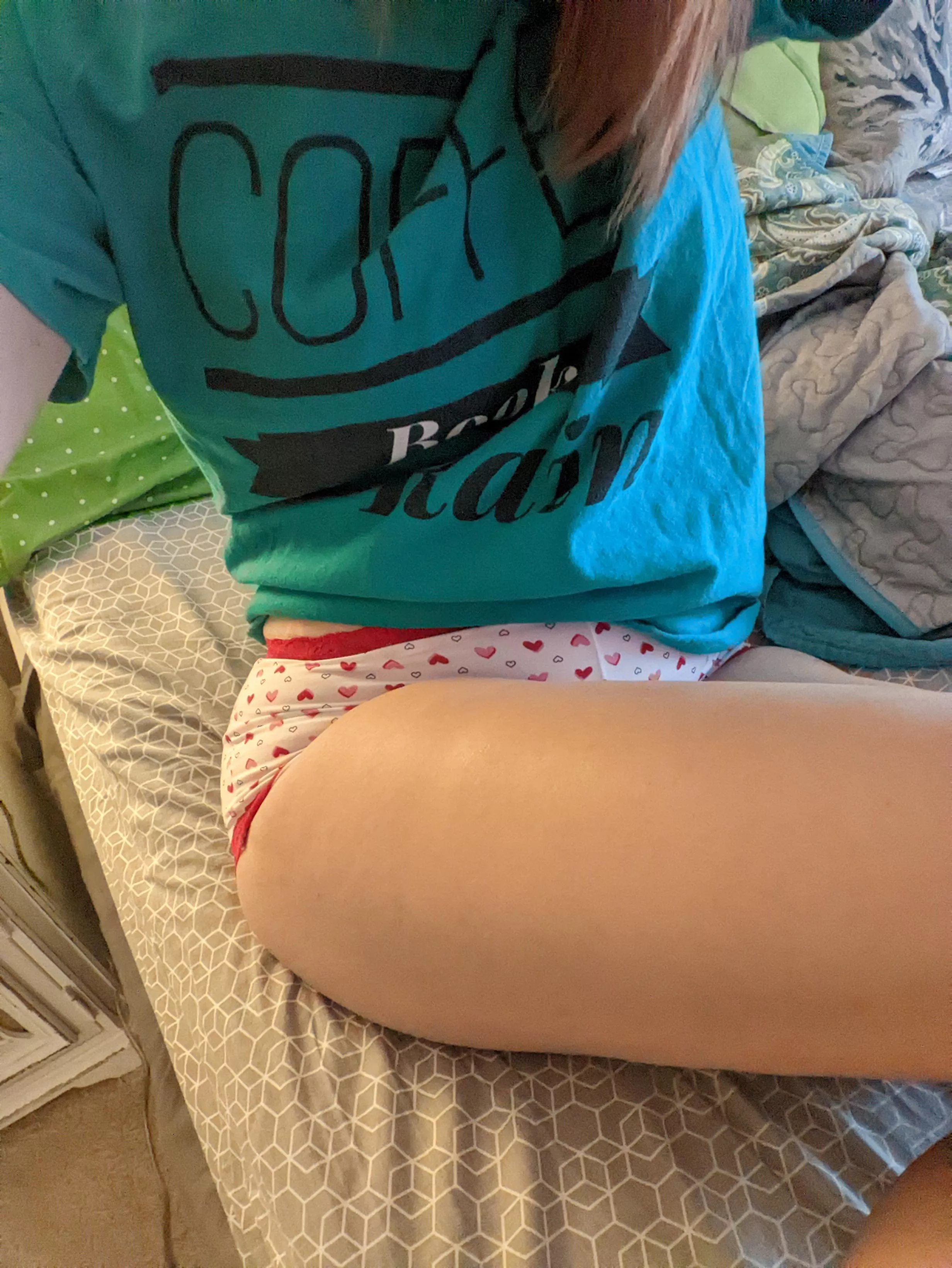 Thick thighs save lives and steal your co(f)fee posted by igni_and_axii