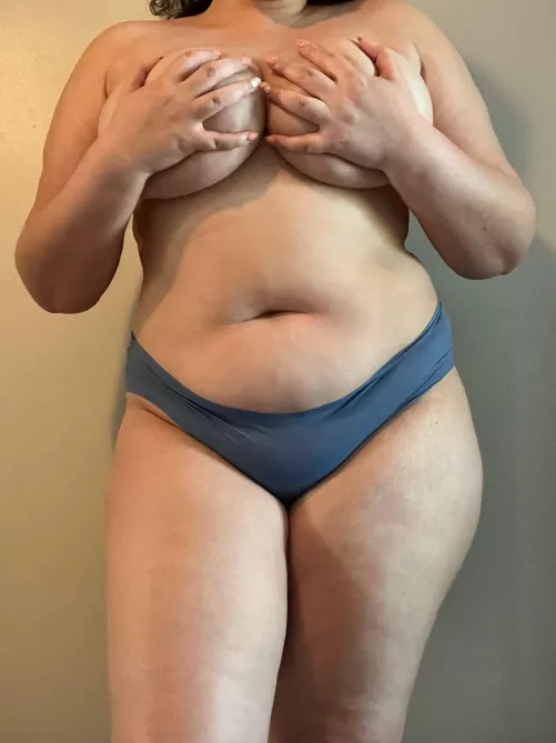 Thick Thursday 😈 by BratWithABigPeach