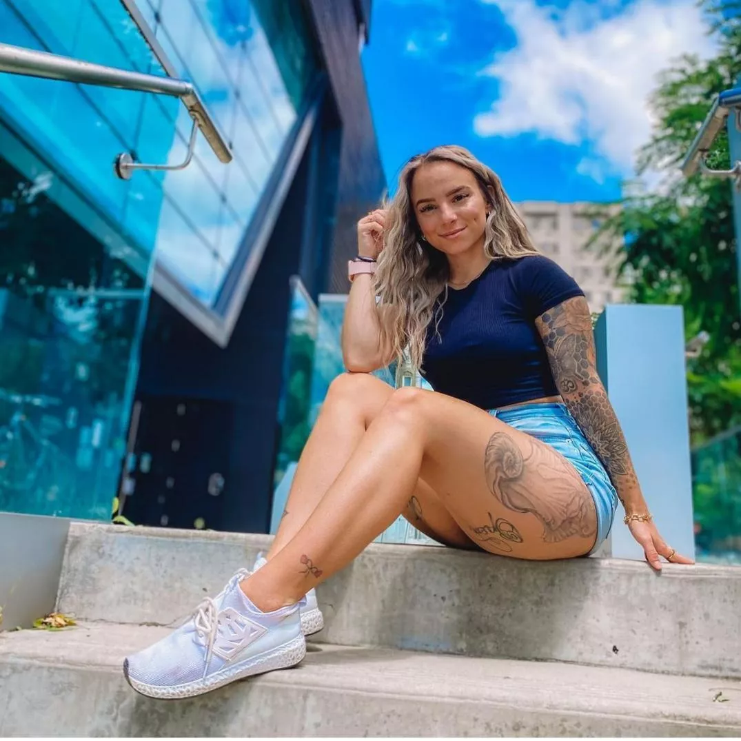 ThickBarbi posted by Gefran27