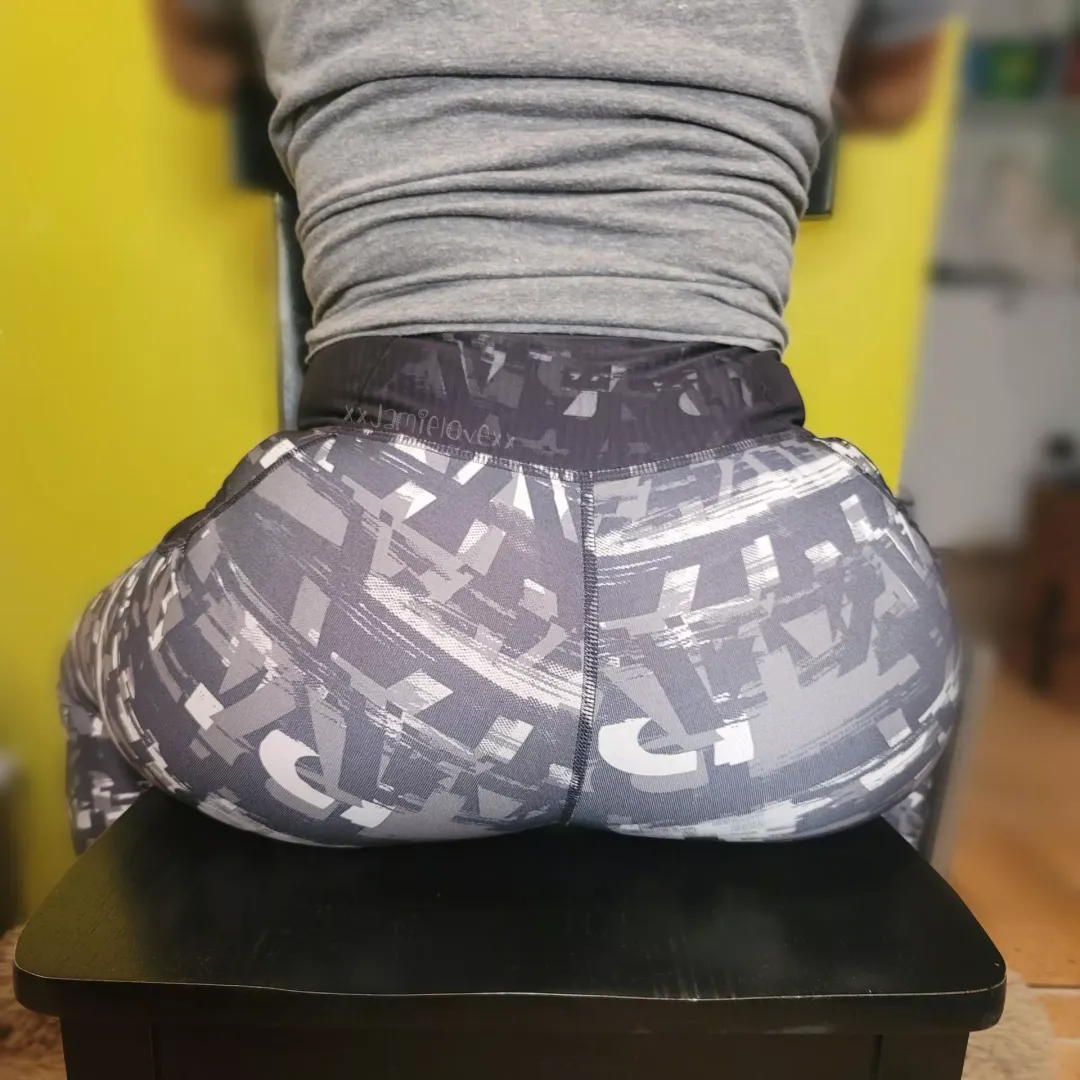 ThickyThursday: enjoy the view by XxJamieLovexX