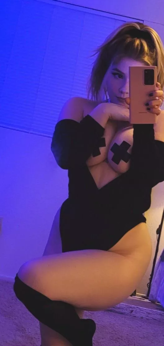 Thighs for days posted by TheMissChan