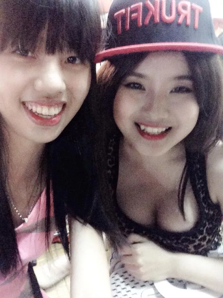 Think she envie me ? posted by Nahainguyen