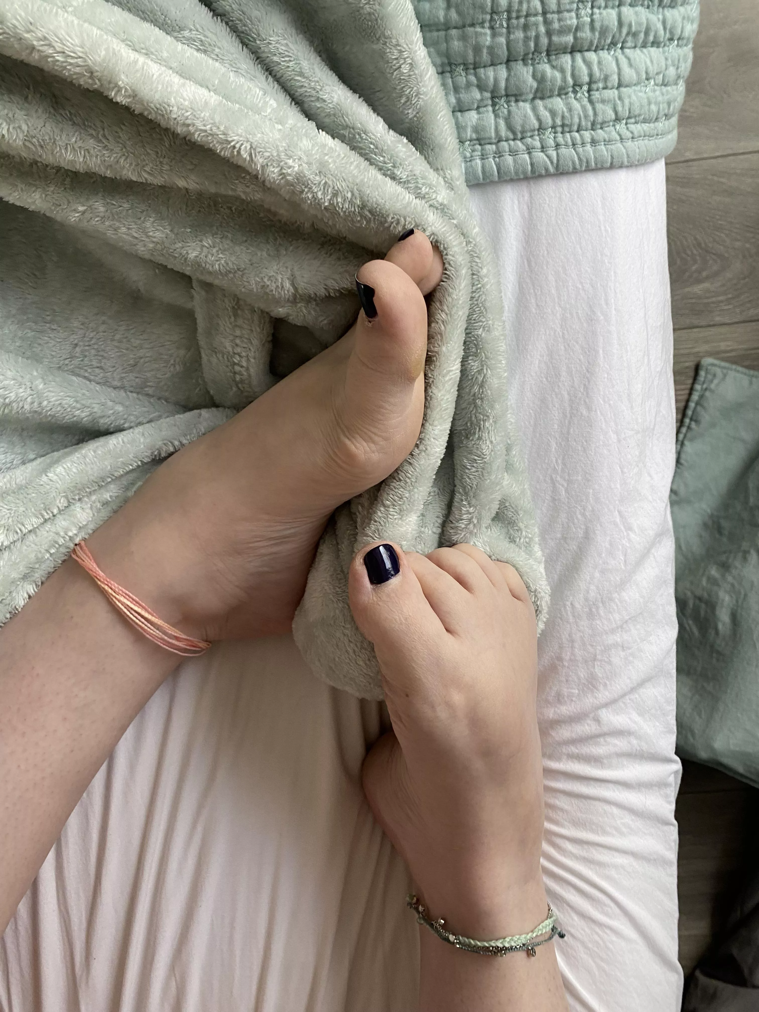 Think you can make my toes curl? posted by lunargoddesslessi