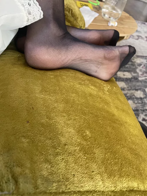 Thinking about exclusively wearing tights from now on bc i look so good!! by tosiegeorgia